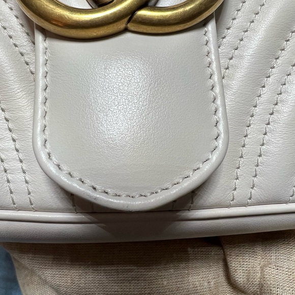 ✨SOLD✨ White GG Marmont Small Matelassé Shoulder Bag - Picture 14 of 15